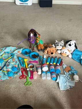 Melissa & Doug Plush Pet Vet Playset with Blue Accessories